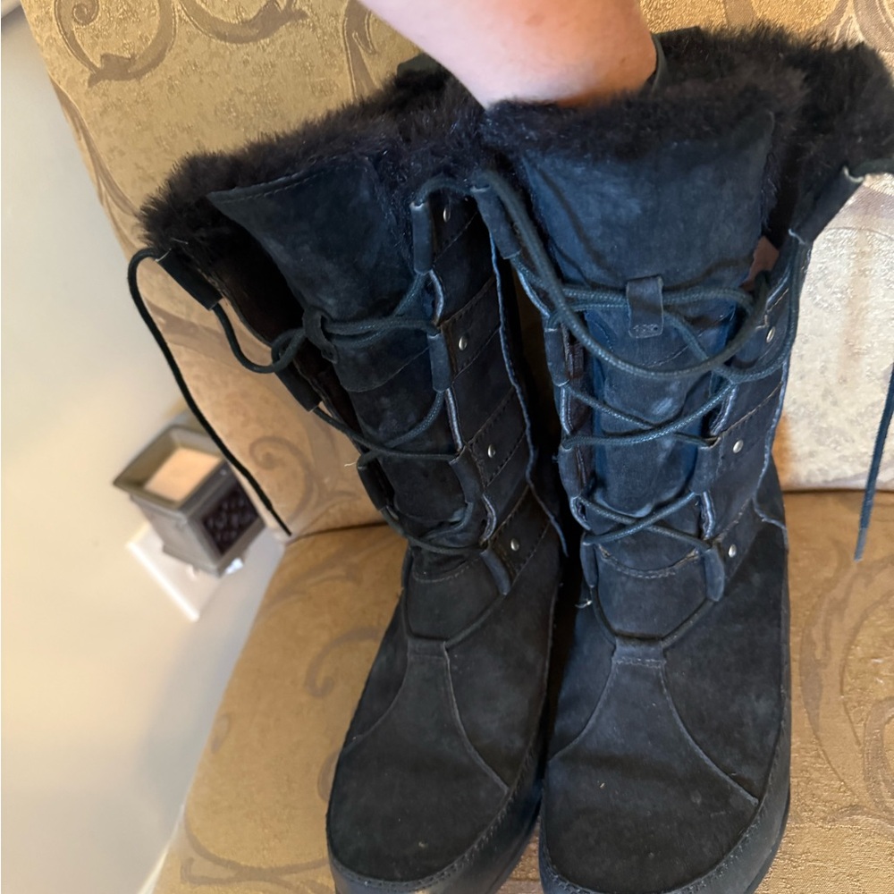 The North Face gently used Women's Black Fur-Lined snow Boots
